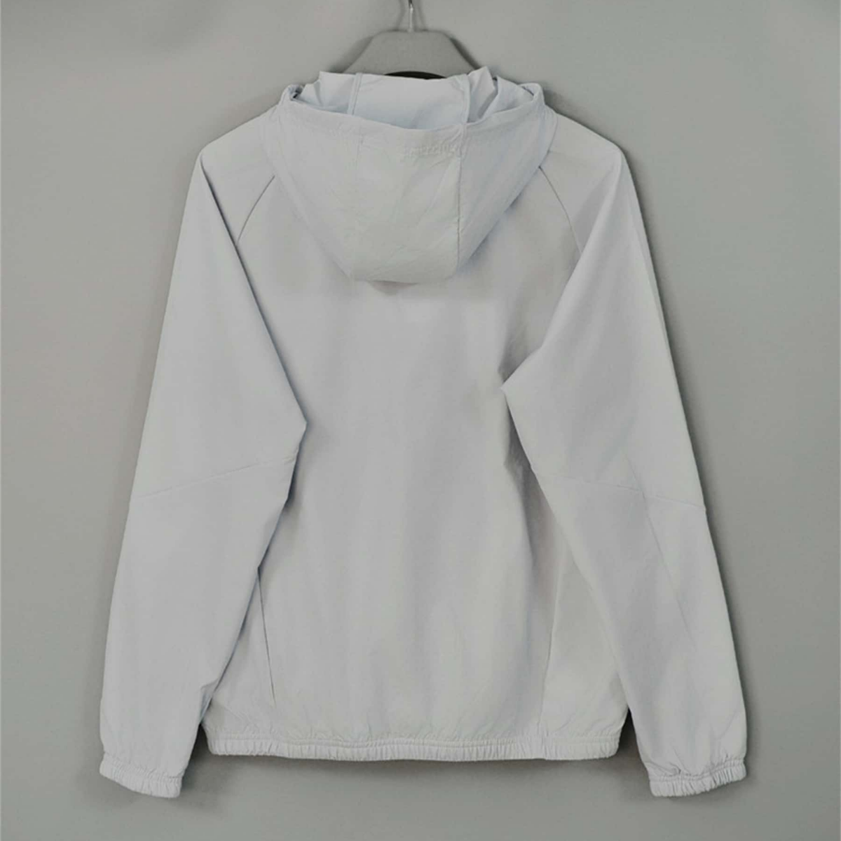 Real Madrid Light Grey Vjetrovka - 2026/27